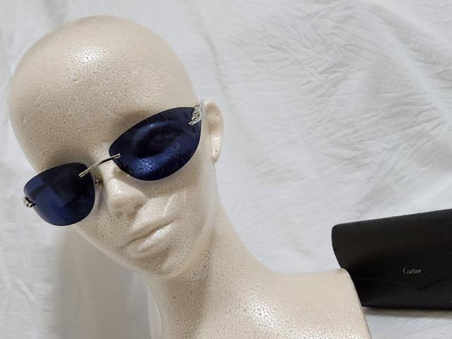 正規美 カルティエ パンテール パンサーメタルフレーム サングラス 黒系紺 ロゴ パラジウムシルバーフィニッシュ ガクト着 付属有 < ブランド  正規美 カルティエ パンテール パンサーメタルフレーム サングラス 黒系紺 ロゴ パラジウムシルバーフィニッシュ ガクト着 付属有 < ブランドの