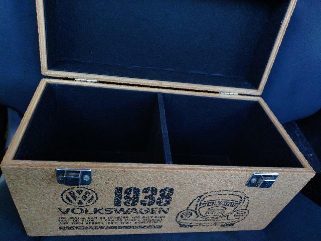 CDケース 約20枚くらい入ります  コルク貼り フォルクスワーゲン柄  1938  昭和レトロ < 家電/AV  CDケース 約20枚くらい入ります  コルク貼り フォルクスワーゲン柄  1938  昭和レトロ < 家電/AVの