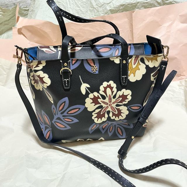 【トリーバーチ】 2WAYトートバッグ & ショルダー 花柄 PVCレザー TORY BURCH < ブランド 【トリーバーチ】 2WAYトートバッグ & ショルダー 花柄 PVCレザー TORY BURCH < ブランドの