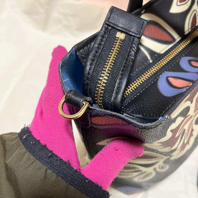 【トリーバーチ】 2WAYトートバッグ & ショルダー 花柄 PVCレザー TORY BURCH < ブランド 【トリーバーチ】 2WAYトートバッグ & ショルダー 花柄 PVCレザー TORY BURCH < ブランドの