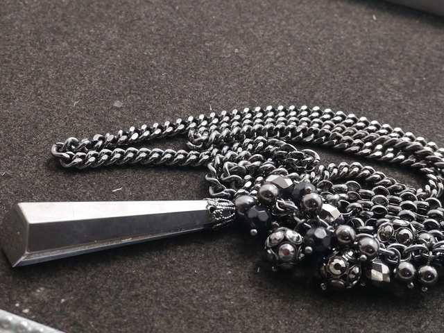 新品 lia sophia アンティーク調ゴシックネックレス < 女性アクセサリー/時計  新品 lia sophia アンティーク調ゴシックネックレス < 女性アクセサリー/時計の