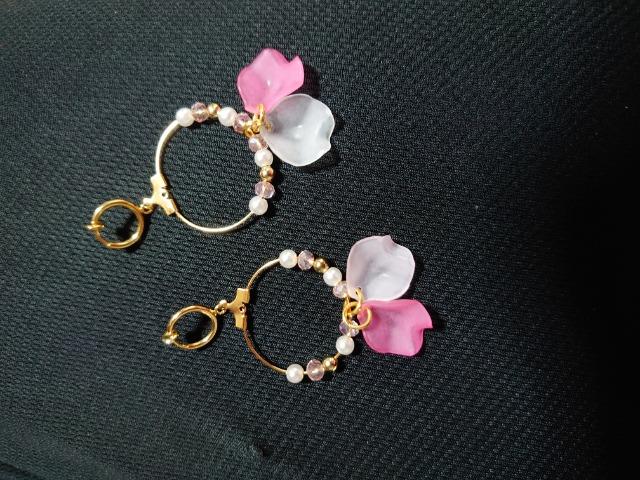 ハンドメイド★イヤリング。ノンホール☆ゴールド花びら < 女性ファッション  ハンドメイド★イヤリング。ノンホール☆ゴールド花びら < 女性ファッションの