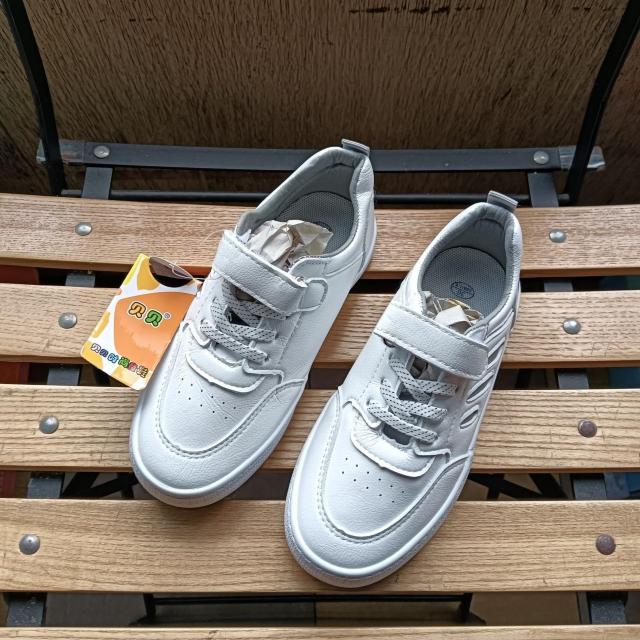 新品 18.5cm スニーカー ホワイト 子供靴 キッズ 靴 シューズ < キッズ/ベビー  新品 18.5cm スニーカー ホワイト 子供靴 キッズ 靴 シューズ  < キッズ/ベビーの