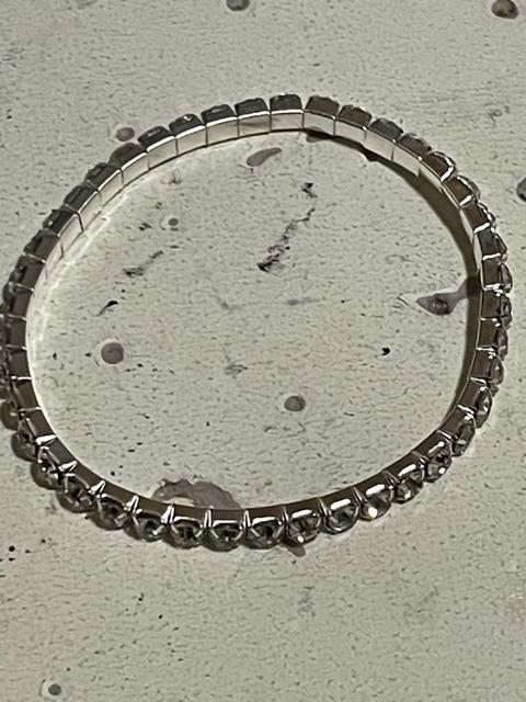 1スタ 美品☆シルバー ブレスレット スワロフスキー < 女性アクセサリー/時計  1スタ 美品☆シルバー ブレスレット スワロフスキー  < 女性アクセサリー/時計の