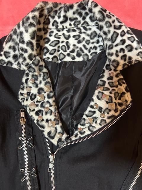 ブラック×ヒョウ柄 ロックテイスト ライダースジャケット☆ スタッズ チェーン パンク < 女性ファッション ブラック×ヒョウ柄 ロックテイスト ライダースジャケット☆ スタッズ チェーン パンク < 女性ファッションの