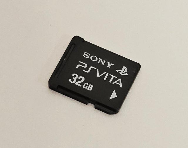 (2) PSVITA �������[�J�[�h 32GB �����i  �� �Q�[���{��/�\�t�g�� 