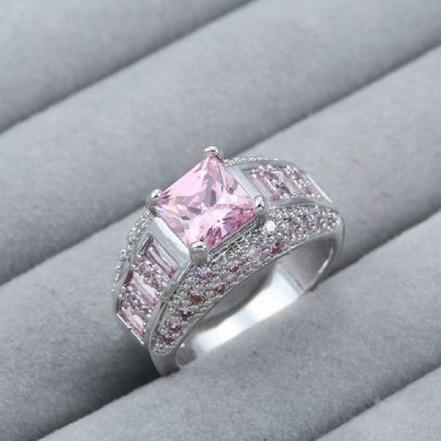 新品アンティーク調ゴシックピンクストーンリング指輪13号 < 女性アクセサリー/時計 新品アンティーク調ゴシックピンクストーンリング指輪13号 < 女性アクセサリー/時計の