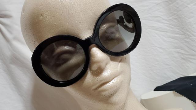 正規良 プラダ ミニマル バロック ロゴアイコン バタフライフレーム サングラス 黒 ラウンドビッグレンズ ハイド着 付属有 眼鏡 < ブランド  正規良 プラダ ミニマル バロック ロゴアイコン バタフライフレーム サングラス 黒 ラウンドビッグレンズ ハイド着 付属有 眼鏡 < ブランドの