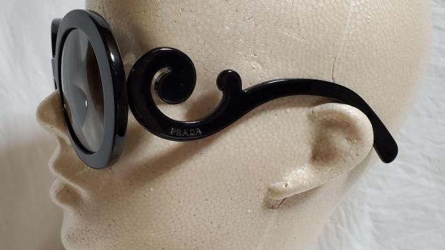 正規良 プラダ ミニマル バロック ロゴアイコン バタフライフレーム サングラス 黒 ラウンドビッグレンズ ハイド着 付属有 眼鏡 < ブランド  正規良 プラダ ミニマル バロック ロゴアイコン バタフライフレーム サングラス 黒 ラウンドビッグレンズ ハイド着 付属有 眼鏡 < ブランドの