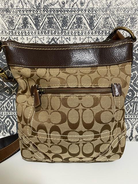 【美品】COACH コーチ シグネチャー ショルダーバッグ 斜め掛けかばん 茶色 < ブランド  【美品】COACH コーチ シグネチャー ショルダーバッグ 斜め掛けかばん 茶色 < ブランドの
