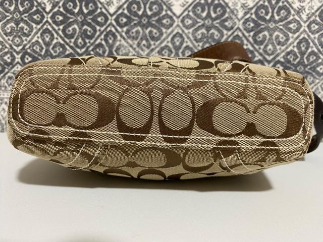【美品】COACH コーチ シグネチャー ショルダーバッグ 斜め掛けかばん 茶色 < ブランド  【美品】COACH コーチ シグネチャー ショルダーバッグ 斜め掛けかばん 茶色 < ブランドの