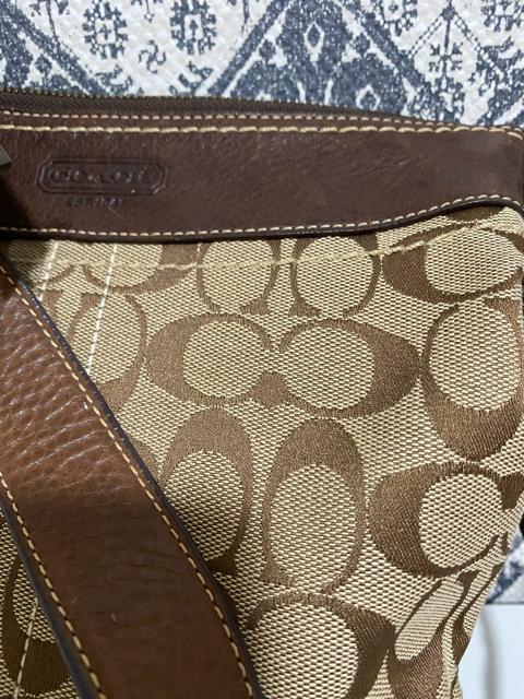 【美品】COACH コーチ シグネチャー ショルダーバッグ 斜め掛けかばん 茶色 < ブランド  【美品】COACH コーチ シグネチャー ショルダーバッグ 斜め掛けかばん 茶色 < ブランドの