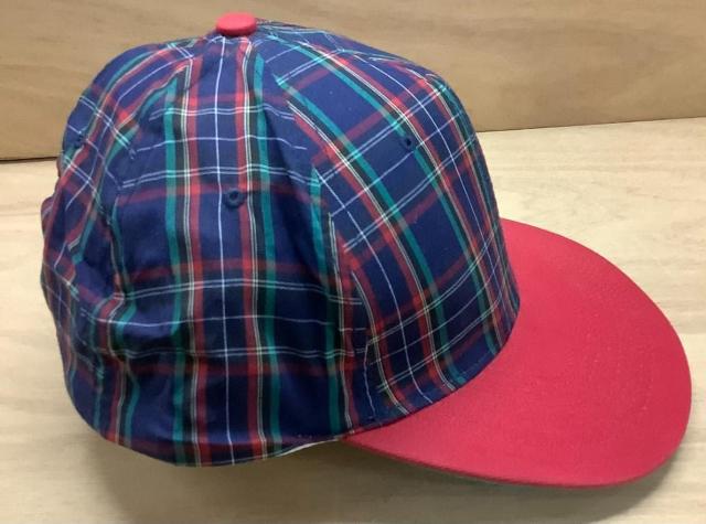 �V�i 90s�l�C�r�[�ƃ��b�h�̃`�F�b�N�L���b�v �� �j���t�@�b�V������ 