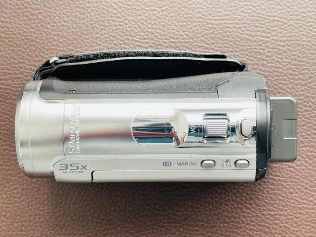 ■ハンディカメラ/三脚【Panasonic HDC-TM60/Velbon EX-440】良品■ < 家電/AV ■ハンディカメラ/三脚【Panasonic HDC-TM60/Velbon EX-440】良品■ < 家電/AVの