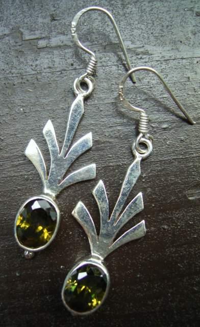 ジルコニアシルバーロングピアス*オリーブグリーン* < 女性アクセサリー/時計 ジルコニアシルバーロングピアス*オリーブグリーン* < 女性アクセサリー/時計の