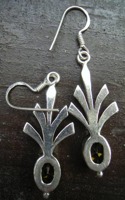 ジルコニアシルバーロングピアス*オリーブグリーン* < 女性アクセサリー/時計 ジルコニアシルバーロングピアス*オリーブグリーン* < 女性アクセサリー/時計の