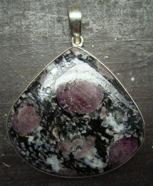 ☆即決☆スピネルイングラナイトシルバートップ 4.5センチ < 女性アクセサリー/時計 ☆即決☆スピネルイングラナイトシルバートップ 4.5センチ < 女性アクセサリー/時計の