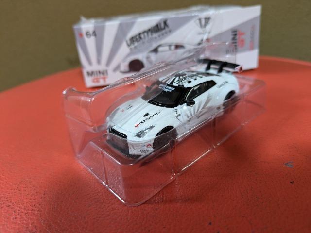 miniGT LBWorks Nissan GT-R White oeB[EH[N