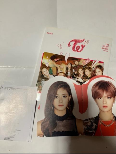 TWICE デビューアルバム THE STORY BIGINS < タレントグッズ TWICE デビューアルバム THE STORY BIGINS < タレントグッズの