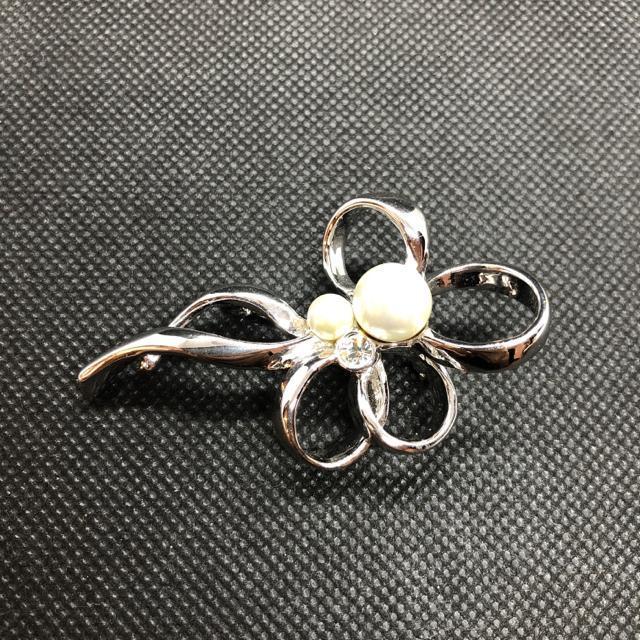 即決 VB シルバーカラー ブローチ < 女性アクセサリー/時計  即決 VB シルバーカラー ブローチ < 女性アクセサリー/時計の