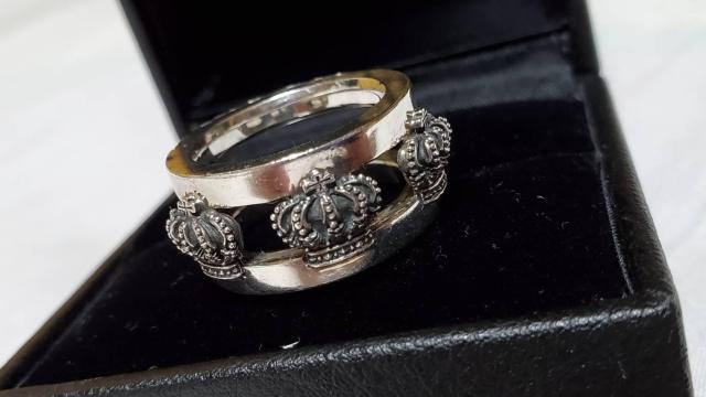 正規 ジャスティンデイビス 3連王冠リング 12~13 SV925 トリプルクラウン×Wバンド 指輪 男女兼用 < ブランド  正規 ジャスティンデイビス 3連王冠リング 12~13 SV925 トリプルクラウン×Wバンド 指輪 男女兼用 < ブランドの