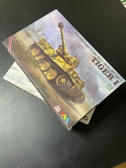 1/35Tiger IE�^�O���ƃL���[�x�����[�Q��82�^�v�����f���Z�b�g�̔� �� �z�r�[�� 