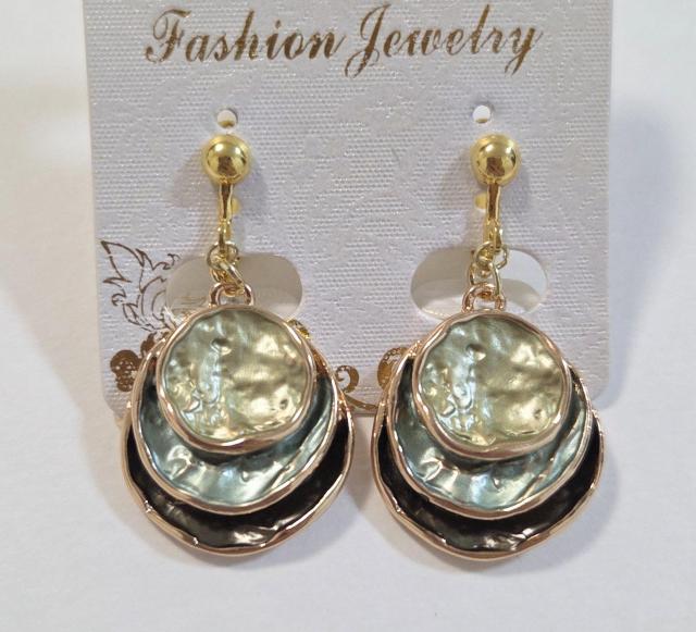 シェル風キラキラ☆レディースイヤリング・ピアス☆ イヤリング変更は無料 ピアス イヤリング 全品送料無料 < 女性アクセサリー/時計 シェル風キラキラ☆レディースイヤリング・ピアス☆ イヤリング変更は無料 ピアス イヤリング 全品送料無料 < 女性アクセサリー/時計の