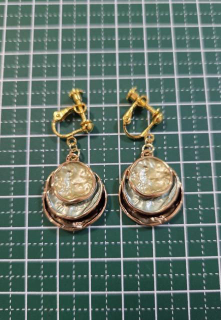 シェル風キラキラ☆レディースイヤリング・ピアス☆ イヤリング変更は無料 ピアス イヤリング 全品送料無料 < 女性アクセサリー/時計 シェル風キラキラ☆レディースイヤリング・ピアス☆ イヤリング変更は無料 ピアス イヤリング 全品送料無料 < 女性アクセサリー/時計の