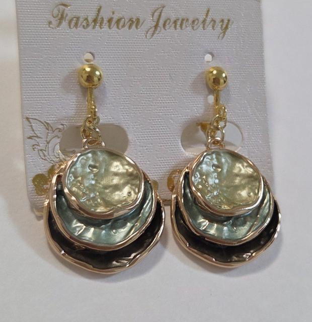 シェル風キラキラ☆レディースイヤリング・ピアス☆ イヤリング変更は無料 ピアス イヤリング 全品送料無料 < 女性アクセサリー/時計 シェル風キラキラ☆レディースイヤリング・ピアス☆ イヤリング変更は無料 ピアス イヤリング 全品送料無料 < 女性アクセサリー/時計の