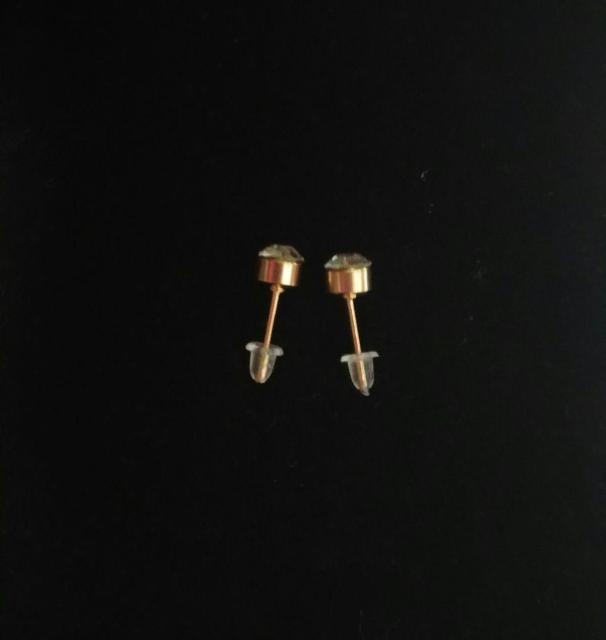 新品 ピアス2点セット クリアストーン ゴールドピアス < 女性アクセサリー/時計 新品 ピアス2点セット クリアストーン ゴールドピアス < 女性アクセサリー/時計の