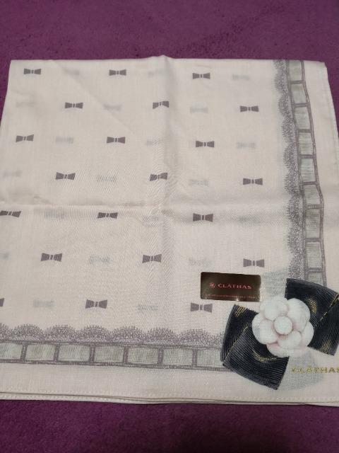 新品 CLATHAS クレイサス 大判 ハンカチ リボン カメリア < ブランド  新品 CLATHAS クレイサス 大判 ハンカチ リボン カメリア  < ブランドの