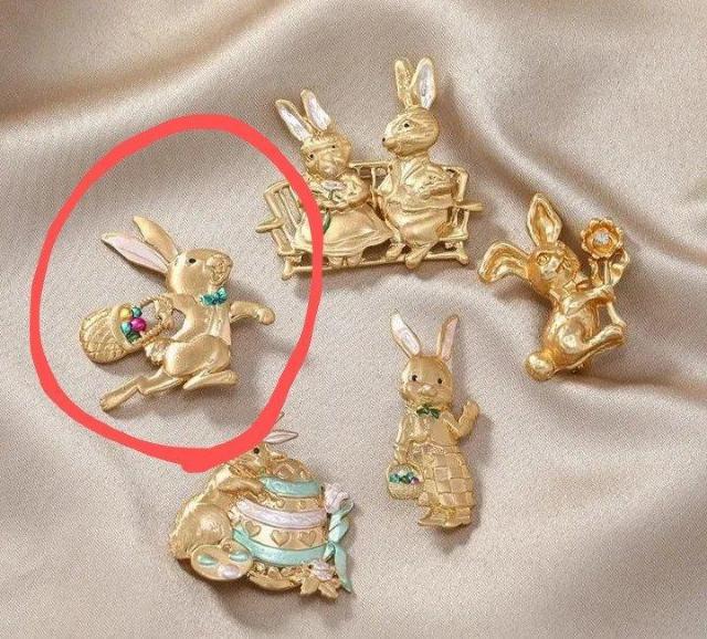 ラビット デザイン ブローチ うさぎ ネザーランド ゴールド ピーターラビット < 女性アクセサリー/時計  ラビット デザイン ブローチ うさぎ ネザーランド ゴールド ピーターラビット < 女性アクセサリー/時計の