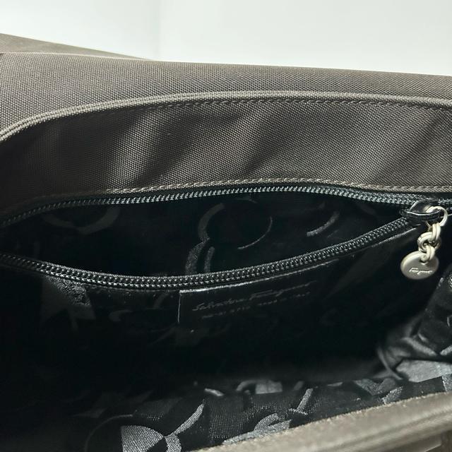 美品 Salvatore Ferragamo フェラガモ ヴァラ ショルダーバッグ トートバッグ AQ21 8718 ナイロン < ブランド 美品 Salvatore Ferragamo フェラガモ ヴァラ ショルダーバッグ トートバッグ AQ21 8718 ナイロン < ブランドの