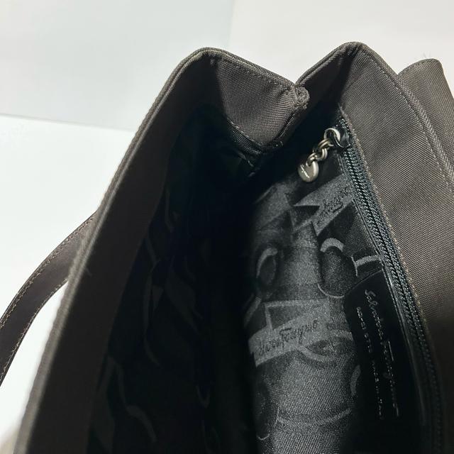 美品 Salvatore Ferragamo フェラガモ ヴァラ ショルダーバッグ トートバッグ AQ21 8718 ナイロン < ブランド 美品 Salvatore Ferragamo フェラガモ ヴァラ ショルダーバッグ トートバッグ AQ21 8718 ナイロン < ブランドの