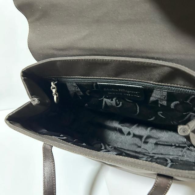 美品 Salvatore Ferragamo フェラガモ ヴァラ ショルダーバッグ トートバッグ AQ21 8718 ナイロン < ブランド 美品 Salvatore Ferragamo フェラガモ ヴァラ ショルダーバッグ トートバッグ AQ21 8718 ナイロン < ブランドの