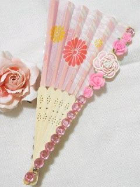 幻想艶【香 華花】インテリア.祭り.花火大会に♪カメリア.薔薇.高級ストーンデコ扇子 < 女性ファッション 幻想艶【香 華花】インテリア.祭り.花火大会に♪カメリア.薔薇.高級ストーンデコ扇子 < 女性ファッションの