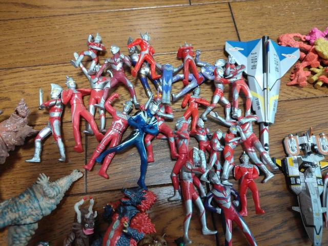 ウルトラマン 怪獣 ガンダム フィギュア 大量 まとめ売り < ホビー  ウルトラマン 怪獣 ガンダム フィギュア 大量 まとめ売り < ホビーの