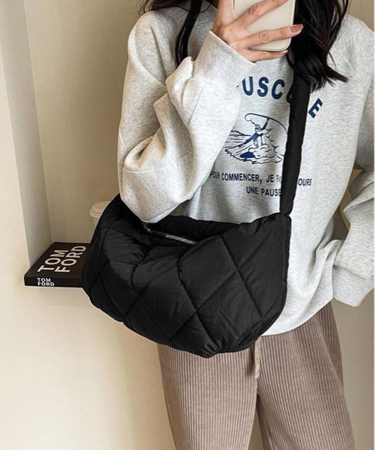 送料無料 新品 キルティングショルダーバッグ 斜めがけ鞄 < 女性ファッション  送料無料 新品 キルティングショルダーバッグ 斜めがけ鞄 < 女性ファッションの