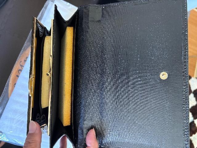 ブランド不明 黒財布 < 女性ファッション  ブランド不明 黒財布 < 女性ファッションの