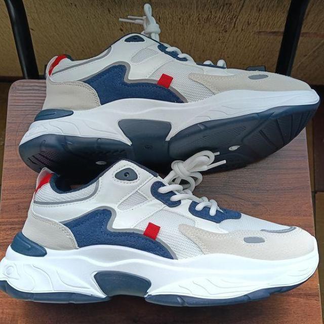 新品 26.5cm メンズ スニーカー ホワイト シューズ 靴 ランニング 普段 < 男性ファッション 新品 26.5cm メンズ スニーカー ホワイト シューズ 靴 ランニング 普段 < 男性ファッションの