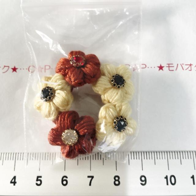 3*ハンドメイド♪ぷっくりお花のリースブローチ 1 < 女性ファッション 3*ハンドメイド♪ぷっくりお花のリースブローチ 1 < 女性ファッションの