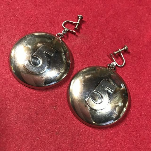 レア 正規品 シャネル ビッグサークルNo5 イヤリング シルバー < ブランド レア 正規品 シャネル ビッグサークルNo5 イヤリング シルバー < ブランドの