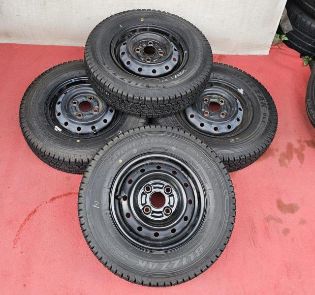 スチール鉄ホイール12インチ4J+40 pcd100ハブ54スタッドレスタイヤ付き4本セツトブリヂストン ブリザック VL1 < 自動車/バイク スチール鉄ホイール12インチ4J+40 pcd100ハブ54スタッドレスタイヤ付き4本セツトブリヂストン ブリザック VL1 < 自動車/バイク