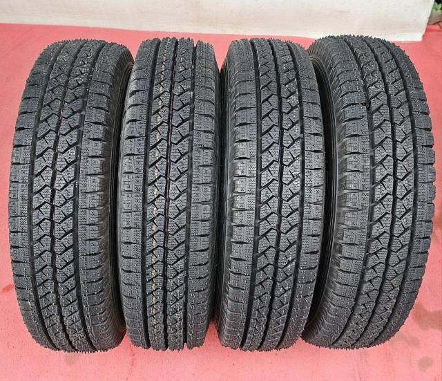 スチール鉄ホイール12インチ4J+40 pcd100ハブ54スタッドレスタイヤ付き4本セツトブリヂストン ブリザック VL1 < 自動車/バイク スチール鉄ホイール12インチ4J+40 pcd100ハブ54スタッドレスタイヤ付き4本セツトブリヂストン ブリザック VL1 < 自動車/バイク