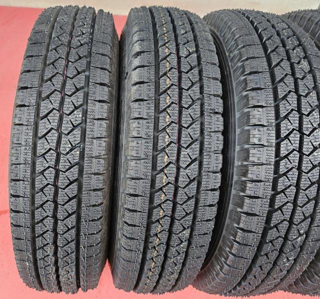 スチール鉄ホイール12インチ4J+40 pcd100ハブ54スタッドレスタイヤ付き4本セツトブリヂストン ブリザック VL1 < 自動車/バイク スチール鉄ホイール12インチ4J+40 pcd100ハブ54スタッドレスタイヤ付き4本セツトブリヂストン ブリザック VL1 < 自動車/バイク