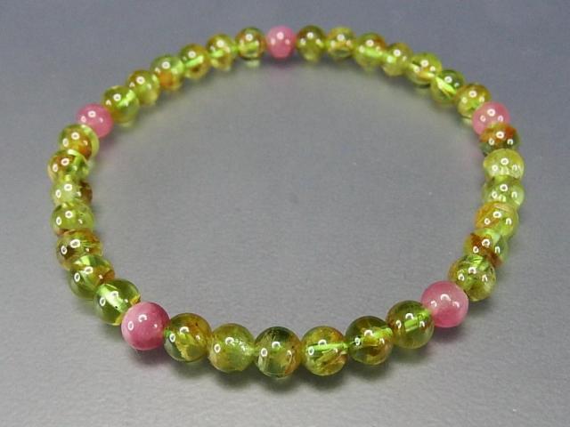 ピンクトルマリン約5mm弱ペリドット約5mm女性人気天然石ブレスレット < 女性アクセサリー/時計  ピンクトルマリン約5mm弱ペリドット約5mm女性人気天然石ブレスレット < 女性アクセサリー/時計の