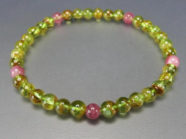 ピンクトルマリン約5mm弱ペリドット約5mm女性人気天然石ブレスレット < 女性アクセサリー/時計  ピンクトルマリン約5mm弱ペリドット約5mm女性人気天然石ブレスレット < 女性アクセサリー/時計の