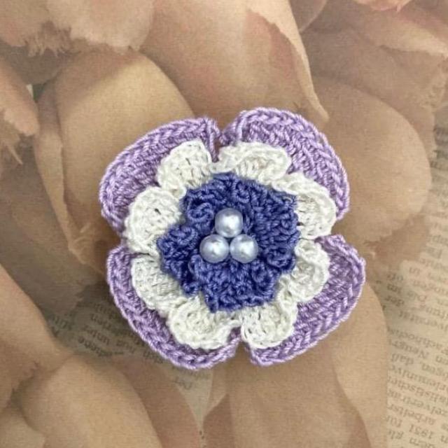 ハンドメイド♪レース編み アネモネ風お花モチーフのブローチ < 女性ファッション  ハンドメイド♪レース編み アネモネ風お花モチーフのブローチ  < 女性ファッションの