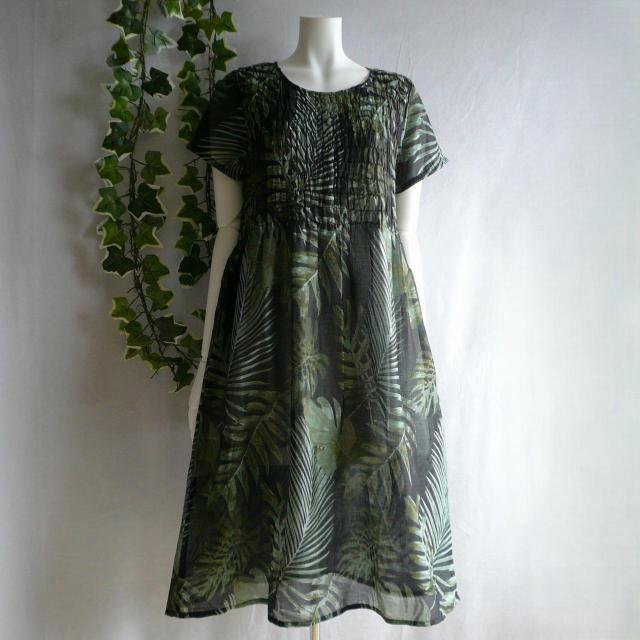 新品 9636 ML 綿100% シャーリング ワンピース 春 夏 モスグリーン系 レディース 大きなリーフ柄 半袖 インド製 < 女性ファッション 新品 9636 ML 綿100% シャーリング ワンピース 春 夏 モスグリーン系 レディース 大きなリーフ柄 半袖 インド製 < 女性ファッションの