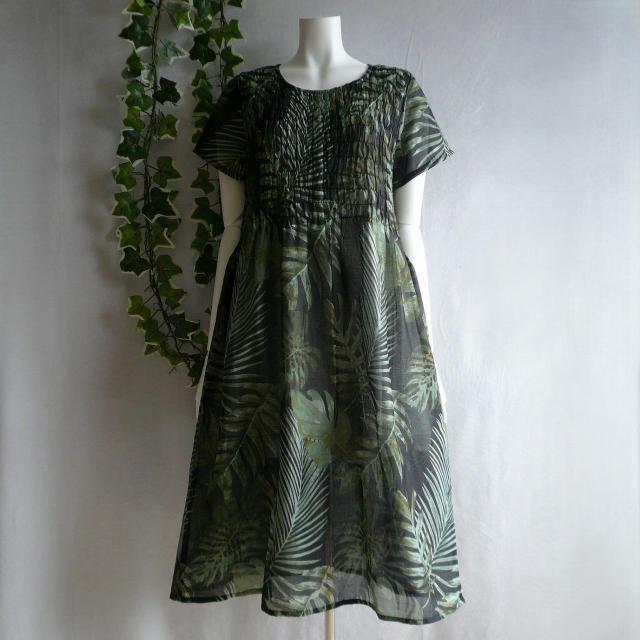 新品 9636 ML 綿100% シャーリング ワンピース 春 夏 モスグリーン系 レディース 大きなリーフ柄 半袖 インド製 < 女性ファッション 新品 9636 ML 綿100% シャーリング ワンピース 春 夏 モスグリーン系 レディース 大きなリーフ柄 半袖 インド製 < 女性ファッションの